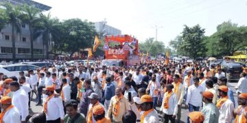 दिग्गजांनी शक्तिप्रदर्शन करीत भरले अर्ज