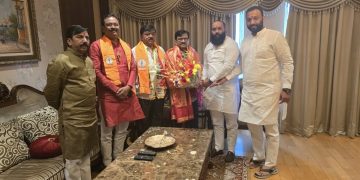 नाशकात ऐन निवडणुकीत ठाकरे गटाचा दे धक्का