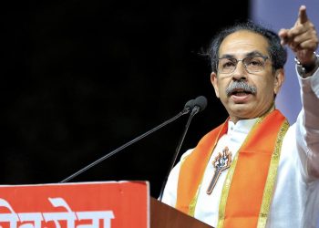 नाशिक वाऱ्यावर सोडलं आणि गद्दारांना डोक्यावर घेतलं