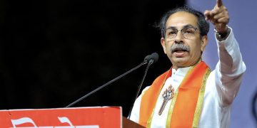 नाशिक वाऱ्यावर सोडलं आणि गद्दारांना डोक्यावर घेतलं