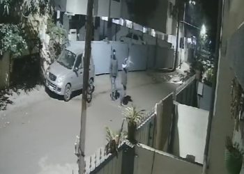 नाशकात बिल्डरच्या घरावर गोळीबार अन् दगडफेक