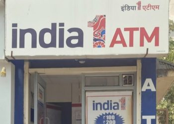 ही तर हद्दच झाली ! चोरट्यांनी थेट एटीएम मशीनच उखडून नेलं 