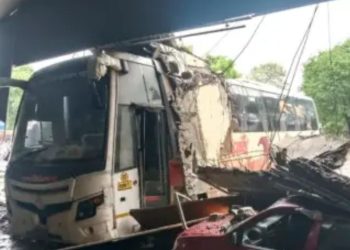 सिन्नरमध्ये बस टर्मिनलचे शेड कोसळले