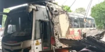 सिन्नरमध्ये बस टर्मिनलचे शेड कोसळले