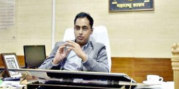 महाजनांच्या जळगावचे प्रसाद नाशिकचे जिल्हाधिकारी