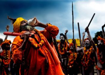 मनपा कडून नोटिसा आणि साधू-महंतांचा संताप