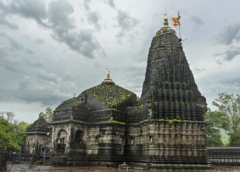 भ्रष्टाचाराचे मूळ थेट त्रंबकेश्वर संस्थानात, पोलिसांची मोठी कारवाई