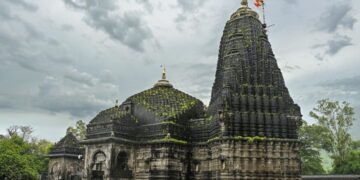 भ्रष्टाचाराचे मूळ थेट त्रंबकेश्वर संस्थानात, पोलिसांची मोठी कारवाई