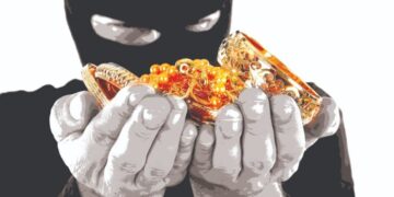नाशिकमध्ये भर वस्तीत सराफ दुकानावर दरोडा, 30 तोळे साेने लुटले