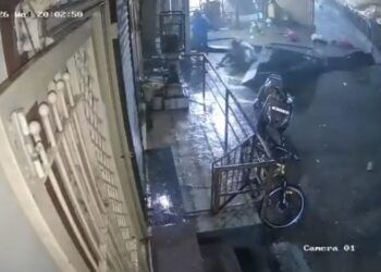 त्र्यंबकेश्वरला वादळी वाऱ्याने पत्रे उडून भाविकांच्या अंगावर कोसळले, ३ जण जखमी