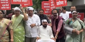 ठाकरे गटाचे व्हीलचेअरवर तर राष्ट्रवादीचे नगरसेवक रुग्णवाहिकेतून महापालिकेत