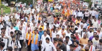 जामनेरचा ‘खड्डे महाकाल’ बाहेर काढा, तरच नाशिककरांचे भवितव्य सुधारेल