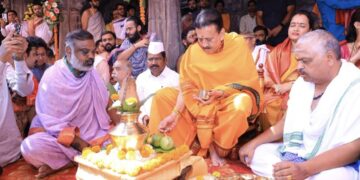 त्र्यंबकेश्वरमध्ये 31 फूट सिंहस्थ ध्वजस्तंभाचे पूजन